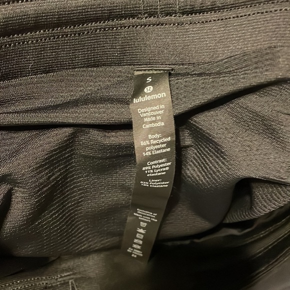 Lululemon - Picture 3 of 3